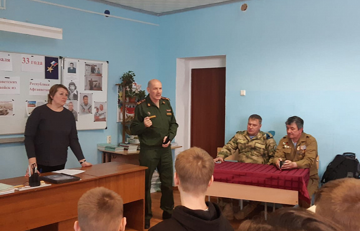 Сотрудники "Авангарда" провели урок мужества