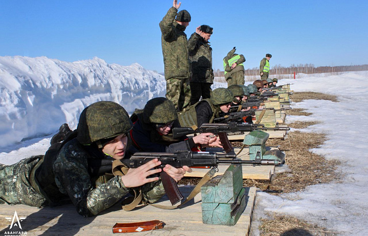 В четвертый день сборов погода была теплой и солнечной.