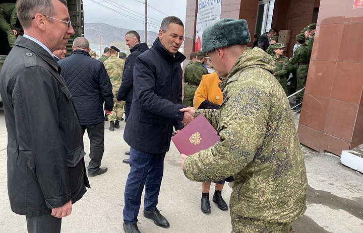 Народ и армия – едины!