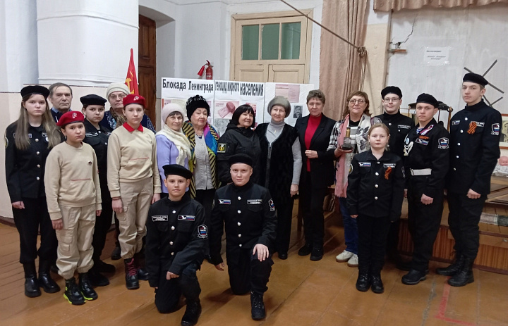 Ветераны труда стали гостями в Центре дополнительного образования "Самоцветы"