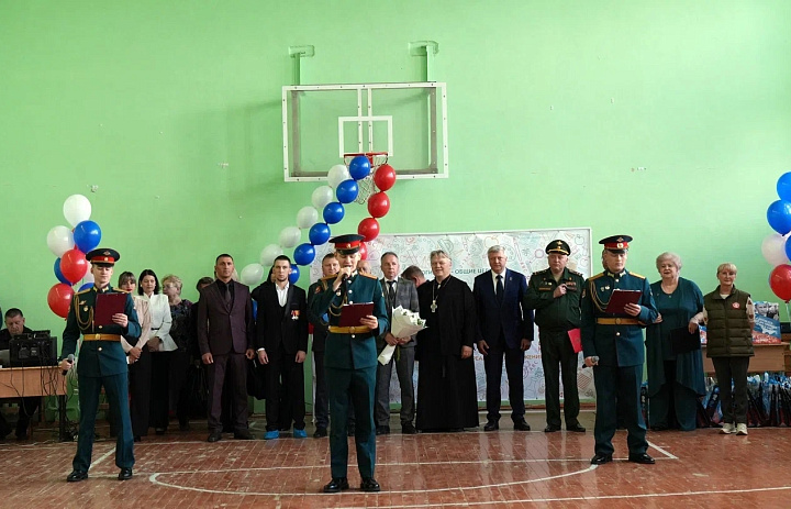 Торжественная линейка в средней школе №4 Чебаркуля