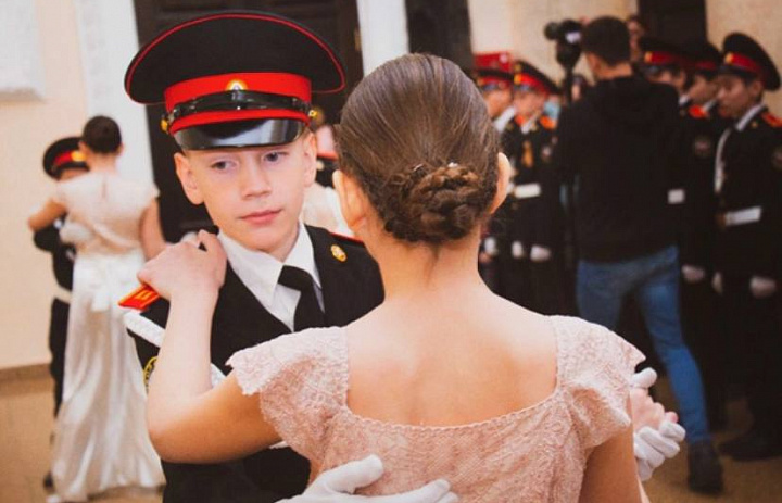 Кадетский бал в МОУ «СОШ 44 имени С.Ф. Бароненко»