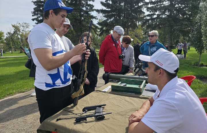 Челябинцы и гости наслаждаются фестивалем "Большая семья