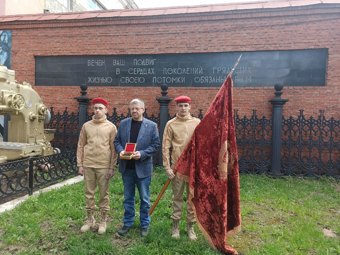 Памятная стела «Красноармейцам из Челябинской области, защищавшим Ленинград»