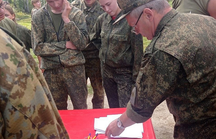 Участники сборов "Патриот" продолжают с пользой проводить время на озере Увильды, в лагере "Бригантина"