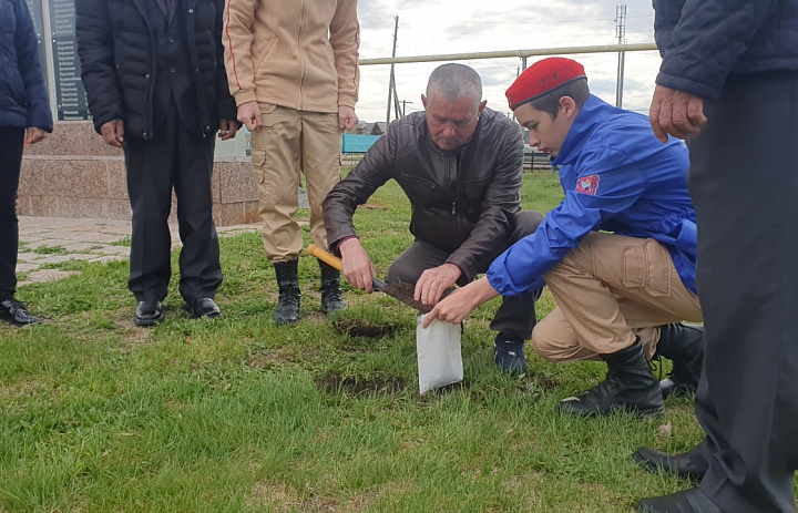 Земля с родины трех Героев будет передана на места боев на «Невском пятачке»