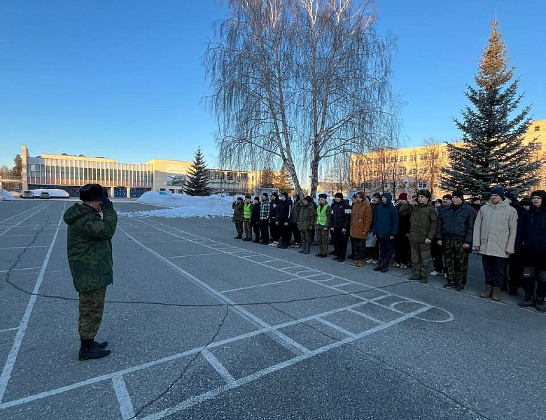В четвертый день сборов погода была теплой и солнечной.