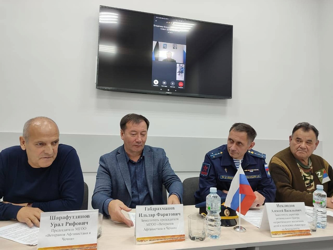 В общественно-политическом центре Магнитогорска состоялась пресс-конференция с организаторами третьего гуманитарного конвоя в ДНР