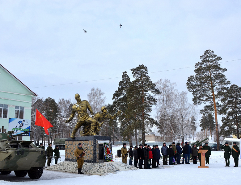 Cотрудники нашего Центра приняли участие в митинге, посвященном Дню памяти о россиянах, исполнявших служебный долг за пределами родины