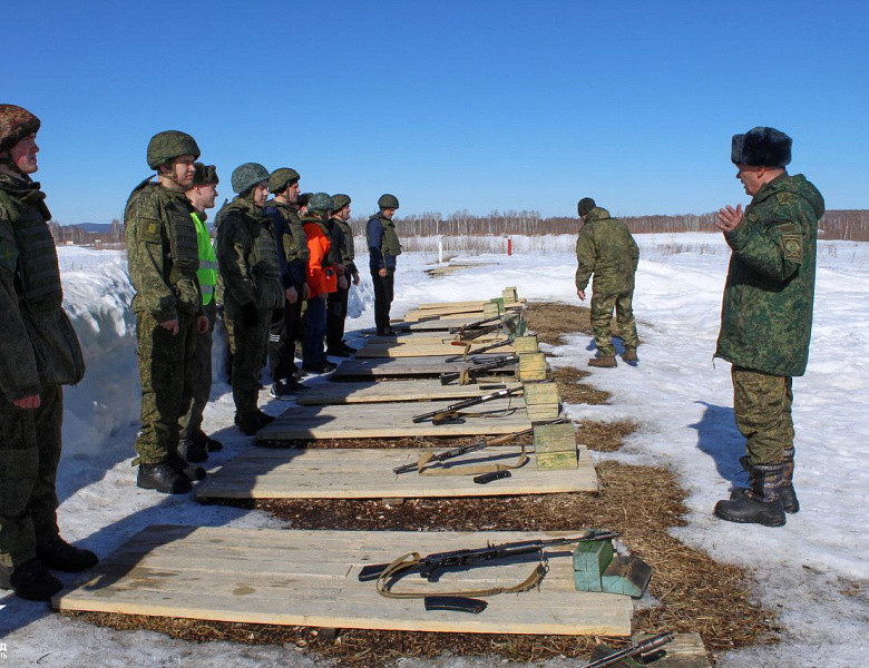 В четвертый день сборов погода была теплой и солнечной.
