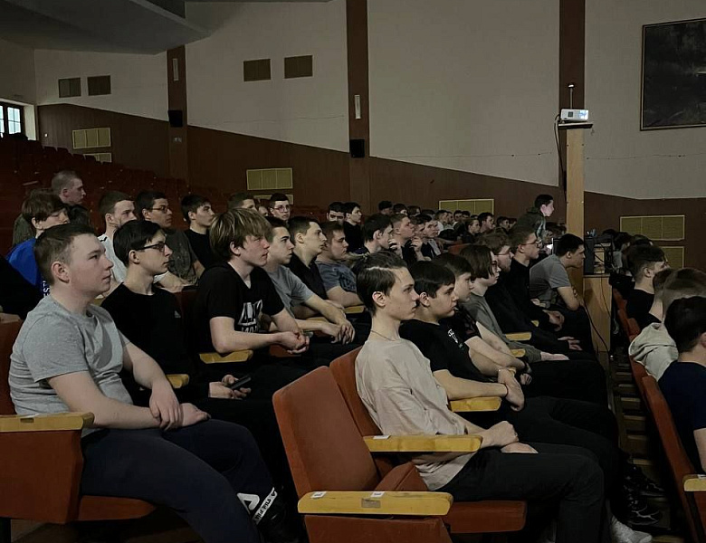 В четвертый день сборов погода была теплой и солнечной.