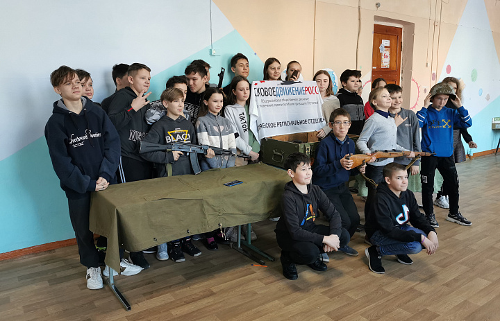Выставка "Хранители памяти" в школе №2 города Юрюзань