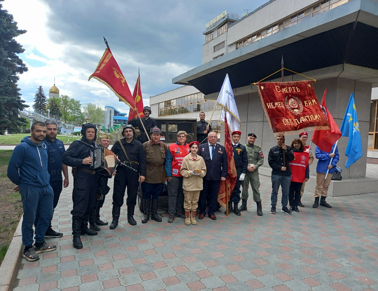 Церемония передачи южноуральской земли для памятной стелы «Красноармейцам из Челябинской области, защищавшим Ленинград»
